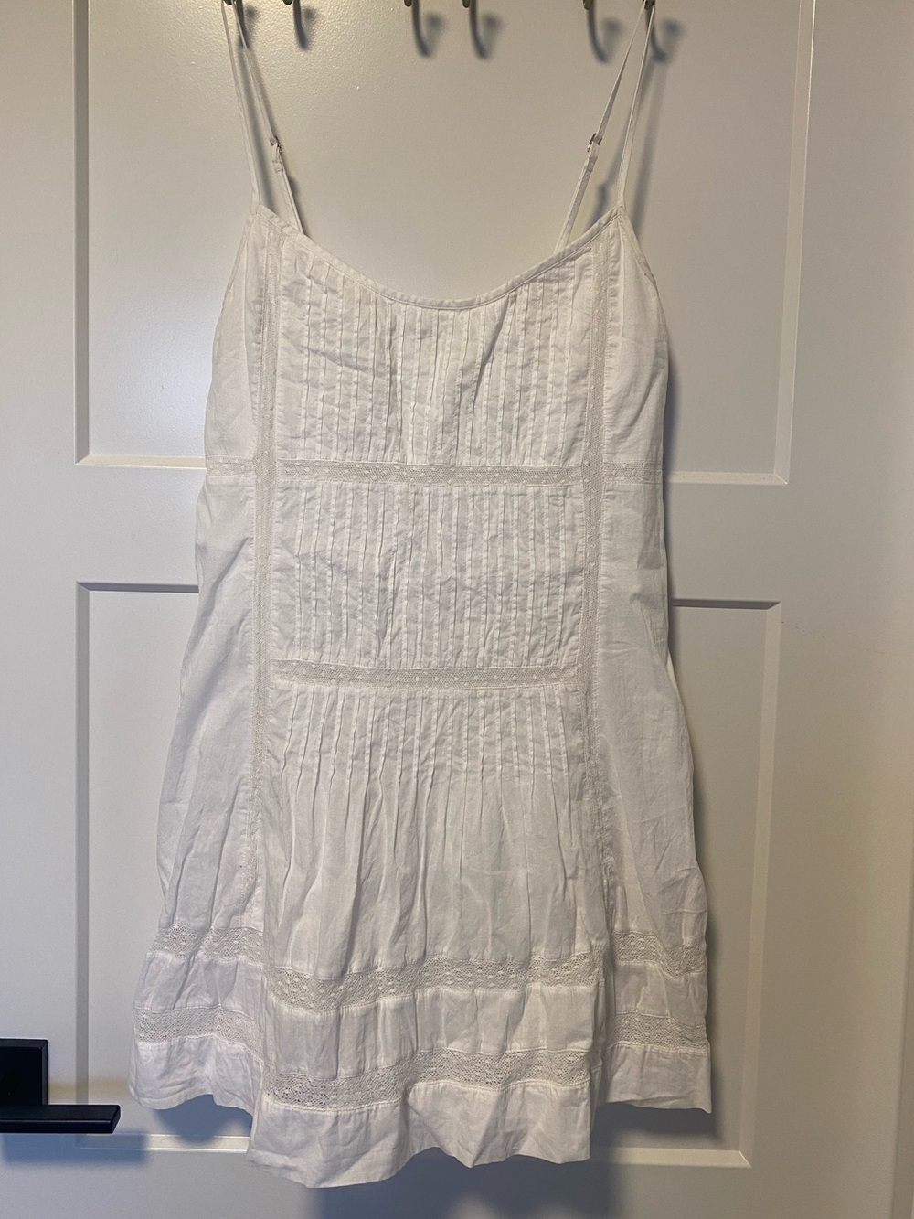 Abercrombie & Fitch Scoopneck Flowy Lace Mini Dress